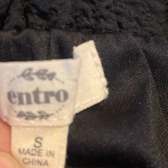 Entro Black Spagetti Strap Ruffled Top Size Small - Picture 8 of 8